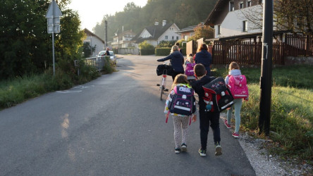 Podprimo otroke – Pešbus in Bicivlak vabita!